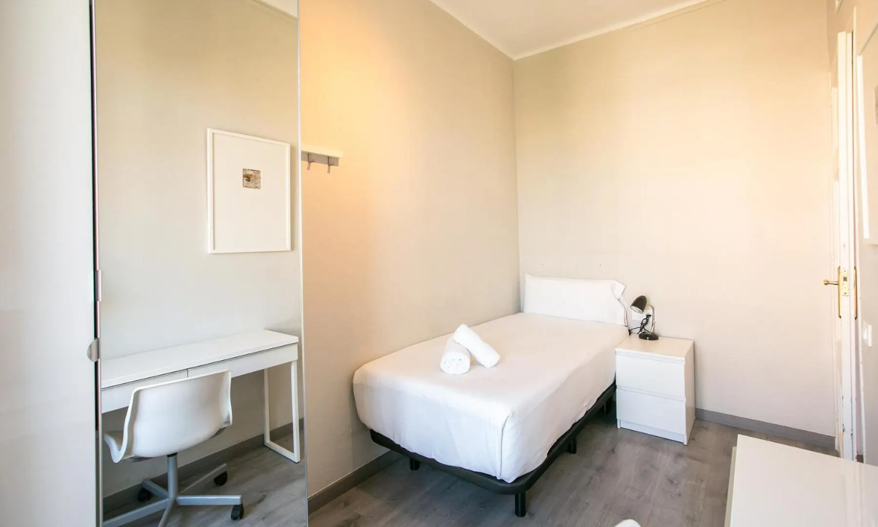 51Par1011 Nice Apartment In Parallel Barcelona