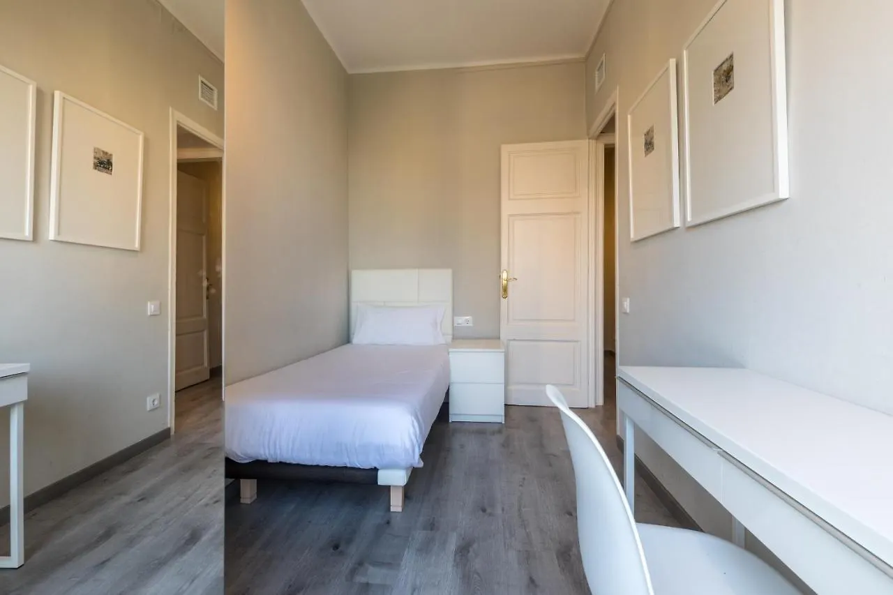 51Par1011 Nice Apartment In Parallel Barcelona Spain